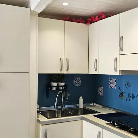 Sea Side Attic روسولينا ماري